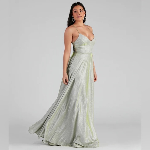 Women's green sparkle floor length gown adjustable straps and POCKETS medium - Picture 7 of 8